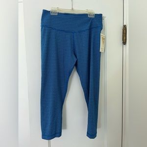 Yogasmoga Women's Yoga Capri (Twist)
Size: 8
[New]
Made in the USA